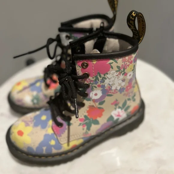 Dr. Martens Kids Boots - Pastel Floral - Picture 6 of 7